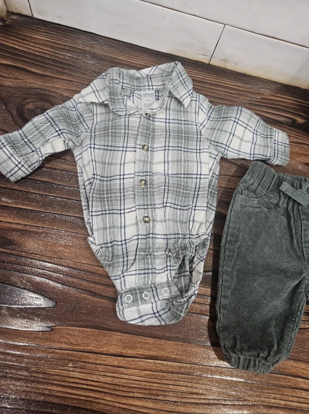Infant 3 Months Carters Plaid Long Sleeve Flannel Onesie With Cord Green Pants